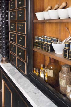 Particolare della farmacia