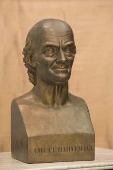 Busto di S. Hahnemann
